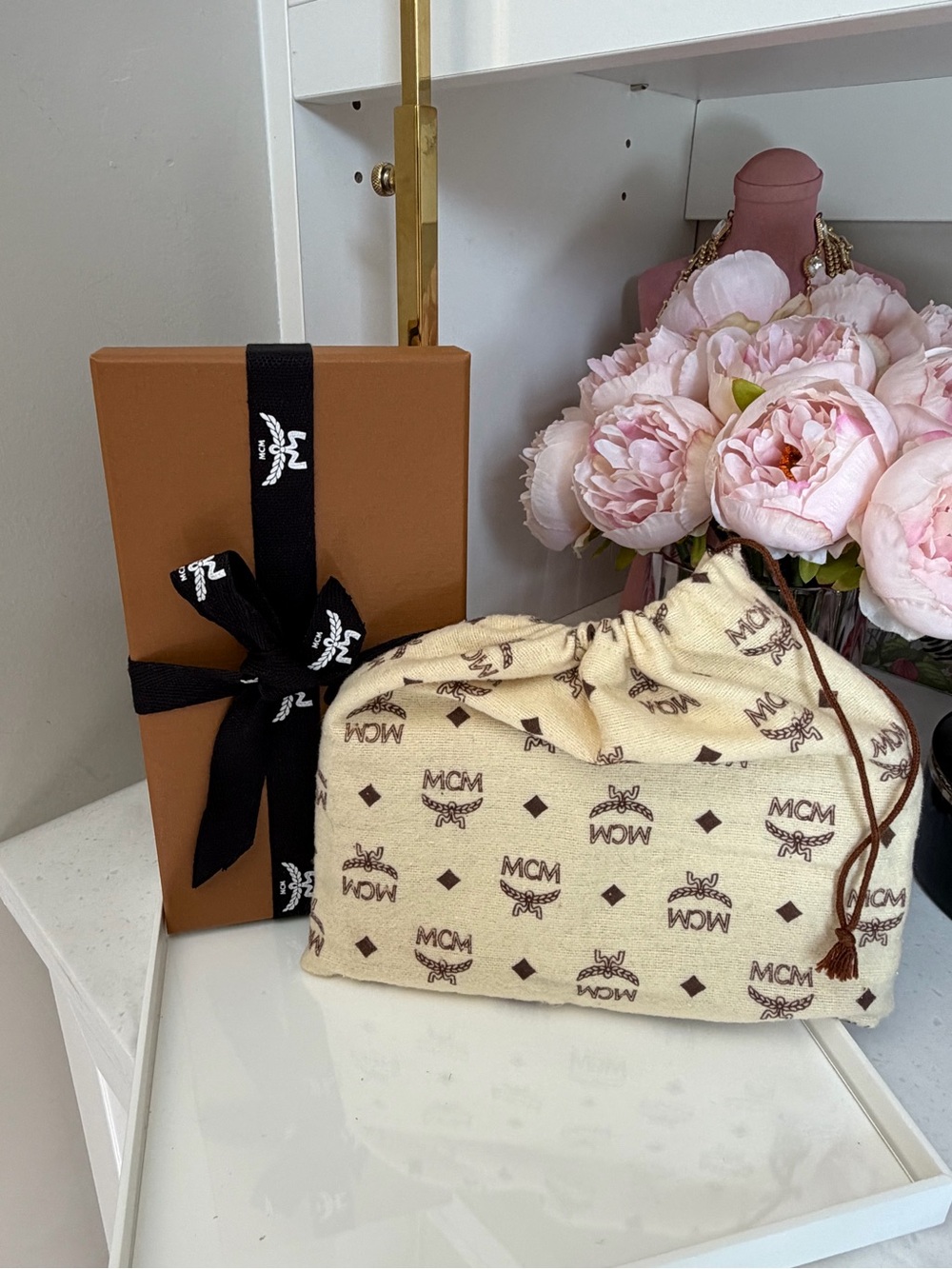 MCM EUC gorgeous Rose colored Studded Wallet w dust bag gift box - Picture 14 of 15